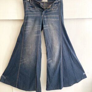 FREE PEOPLE BELL BOTTOM JEANS | SIZE 27